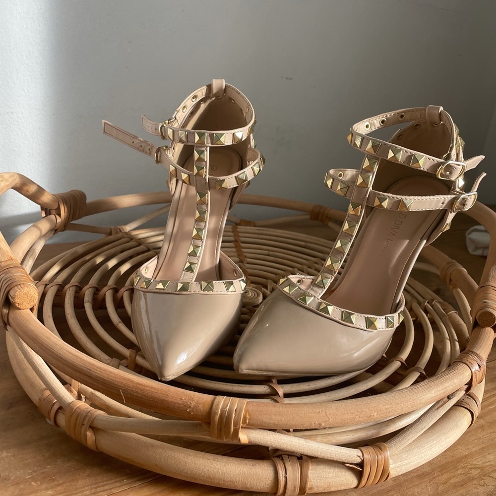 Adorable heels!! Size 6